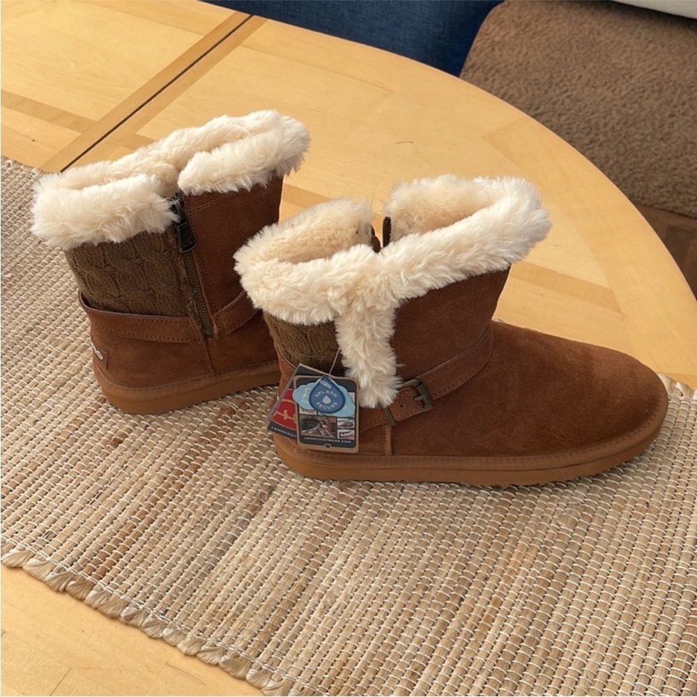 Lamo Tan Boots with White Fur Trim